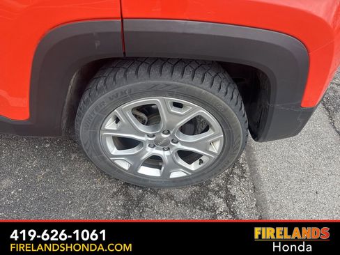 Used 2019 Jeep Renegade Latitude w/ Cold Weather Group image 13