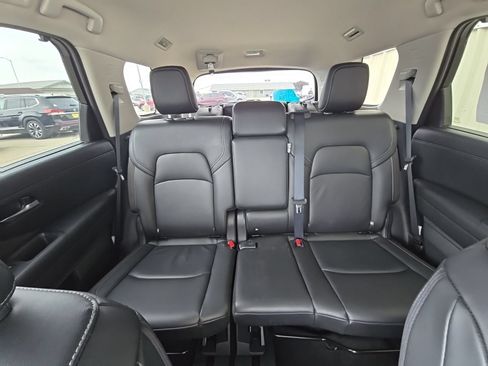 Used 2025 Nissan Pathfinder SL AWD/4WD image 28