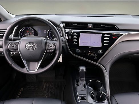 Certified 2020 Toyota Camry SE image 16