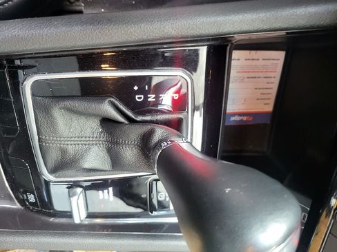 Used 2025 Jeep Compass Latitude w/ Sun & Sound Group AWD/4WD image 6