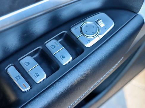 Used 2019 Genesis G70 2.0T Advanced image 13