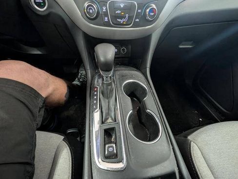 Used 2022 Chevrolet Equinox LS FWD image 35