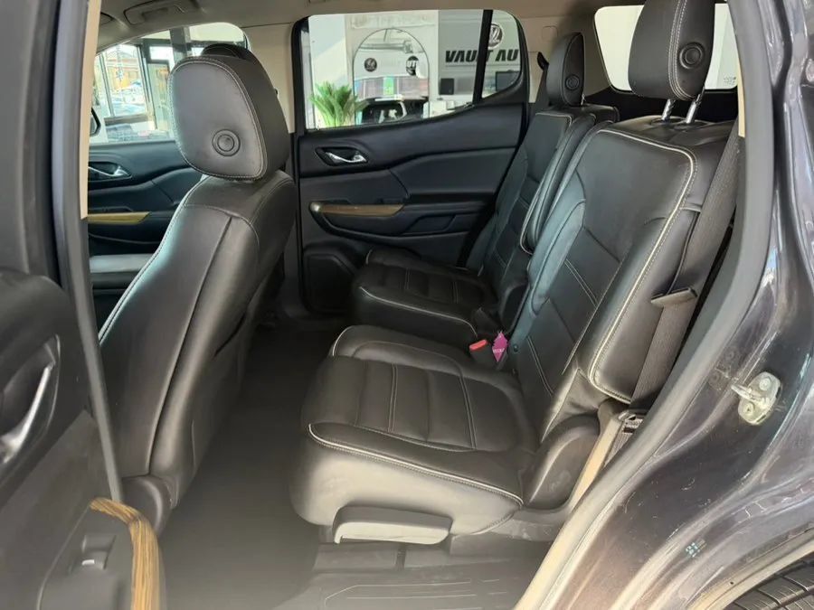 Used 2017 GMC Acadia Denali w/ Technology Package AWD/4WD image 8