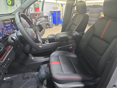 New 2026 Chevrolet Traverse RS w/ LPO, Floor Liner Package AWD/4WD image 17