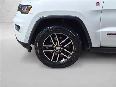 Used 2018 Jeep Grand Cherokee Trailhawk AWD/4WD image 25