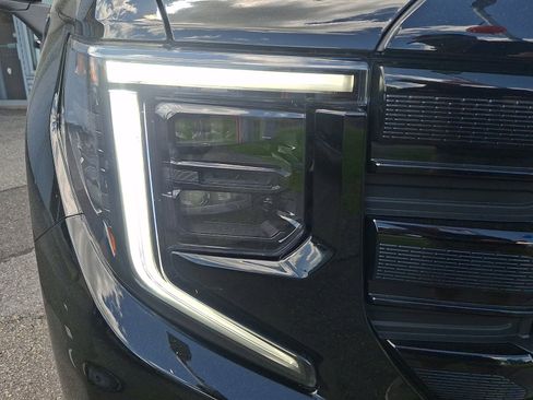 Used 2025 GMC Sierra 1500 Elevation w/ Preferred Package AWD/4WD image 9