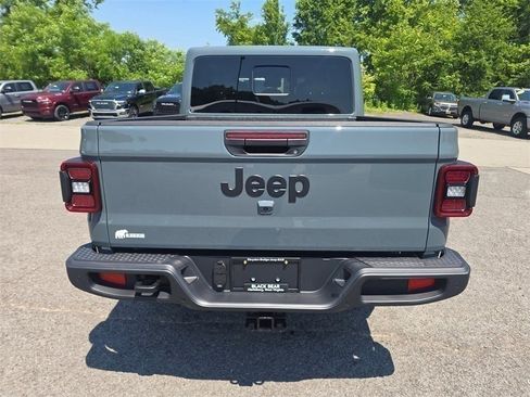 New 2025 Jeep Gladiator Sport image 5