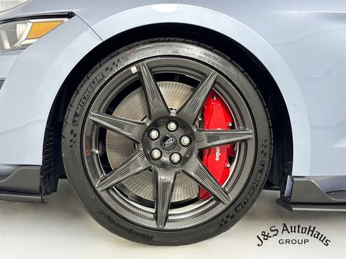 Used 2022 Ford Mustang Shelby GT500 w/ Carbon Fiber Track Pack image 38