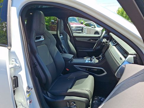 Used 2026 Jaguar F-PACE R-Dynamic S AWD/4WD image 3