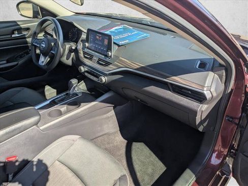 Used 2025 Nissan Altima 2.5 SV FWD image 19