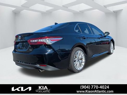 Used 2020 Toyota Camry XLE FWD image 3