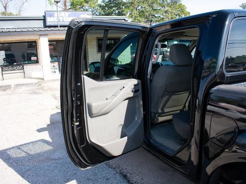 Used 2018 Nissan Frontier SV image 25