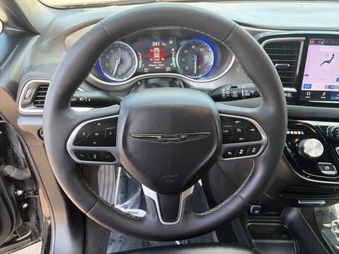 Used 2025 Chrysler Pacifica Select FWD image 28