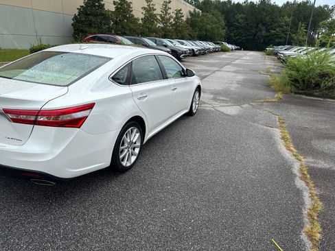 Used 2015 Toyota Avalon Limited FWD image 4
