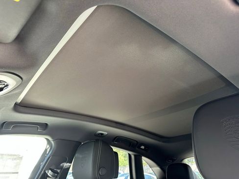 Certified 2025 Porsche Macan S image 30