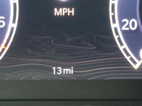 New 2025 Jeep Grand Cherokee Altitude image 17