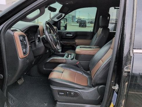 Used 2022 Chevrolet Silverado 3500 High Country w/ Technology Package image 7