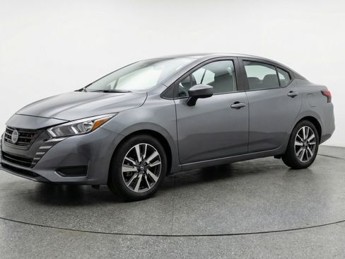 Used 2025 Nissan Versa SV FWD image 3