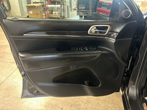 Used 2017 Jeep Grand Cherokee Overland AWD/4WD image 31