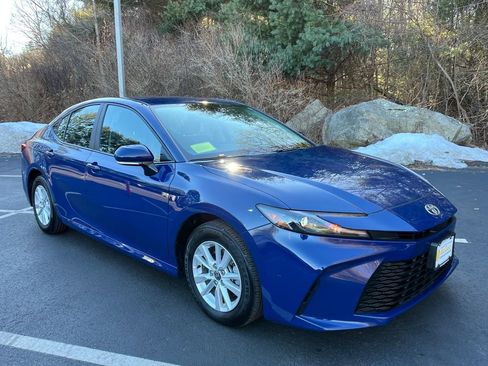 Used 2025 Toyota Camry LE image 7