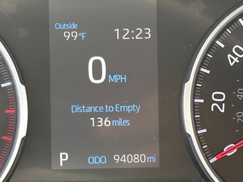 Used 2022 Toyota RAV4 XLE FWD image 11