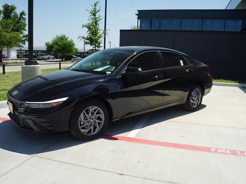 New 2025 Hyundai Elantra Blue image 4