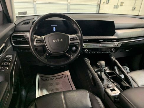 Used 2024 Kia Telluride EX w/ EX Captain's Chair Package image 4