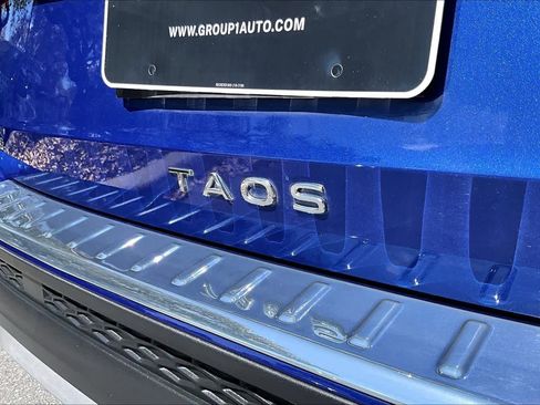 Used 2023 Volkswagen Taos SE w/ Black Wheel Package image 10