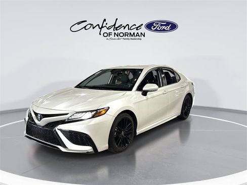 Used 2023 Toyota Camry XSE image 3