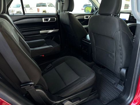 Used 2022 Ford Explorer XLT image 18
