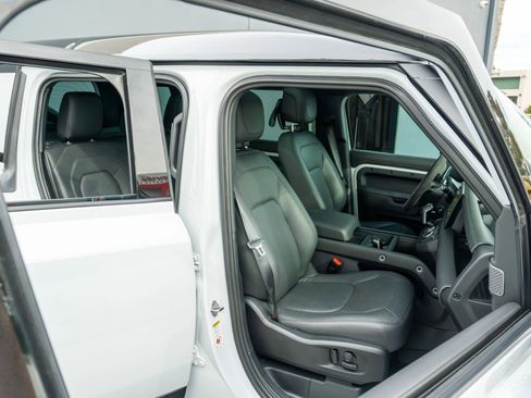 Used 2023 Land Rover Defender 110 image 46