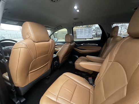 Used 2018 Buick Enclave Essence image 15