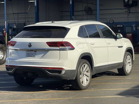 Used 2023 Volkswagen Atlas Cross Sport SE FWD image 5