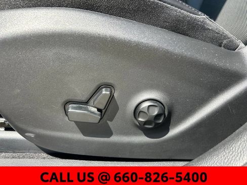 Used 2019 Jeep Cherokee Limited AWD/4WD image 14