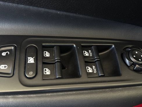 Used 2016 Jeep Renegade Trailhawk AWD/4WD image 37