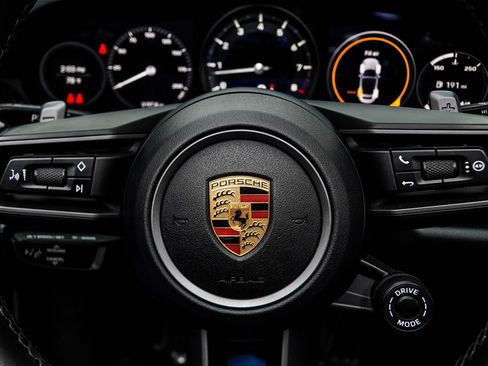 Used 2022 Porsche 911 Carrera w/ Premium Package RWD image 33