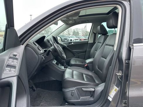 Used 2015 Volkswagen Tiguan SE image 8