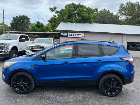 Used 2017 Ford Escape SE w/ SE Sport Appearance Package FWD image 8