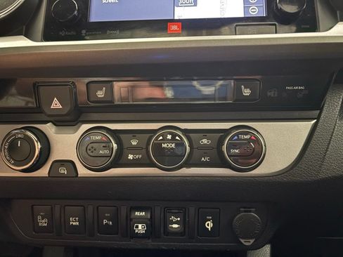 Used 2018 Toyota Tacoma Limited AWD/4WD image 8