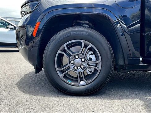 Used 2025 Jeep Grand Cherokee Limited 4xe image 8