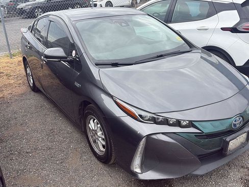 Used 2018 Toyota Prius Prime Plus w/ Carpet Mat Package FWD image 2
