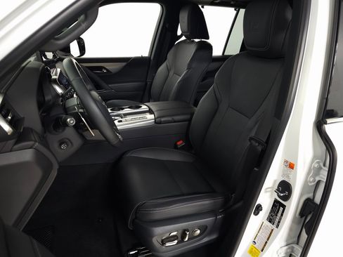 Used 2025 Lexus LX 700h F Sport image 19