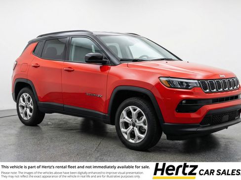 Used 2025 Jeep Compass Latitude AWD/4WD image 1