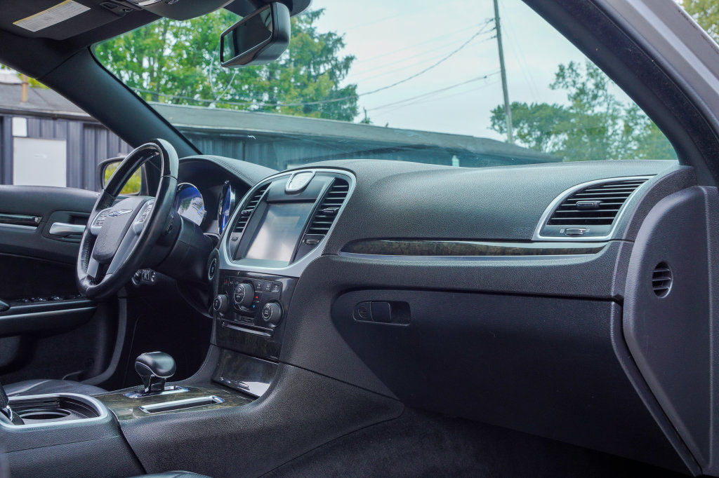 Used 2014 Chrysler 300 C AWD/4WD image 36