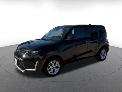 Used 2025 Kia Soul LX w/ LX Technology Package FWD image 8