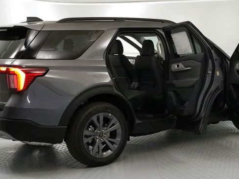 New 2025 Ford Explorer Active w/ Active Comfort Package image 10