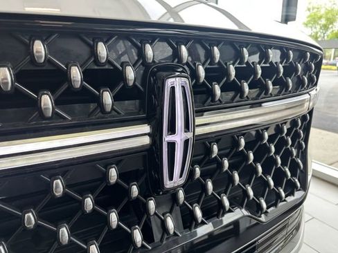 Certified 2025 Lincoln Navigator Black Label AWD/4WD image 9