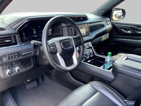 Used 2024 GMC Yukon XL Denali AWD/4WD image 17