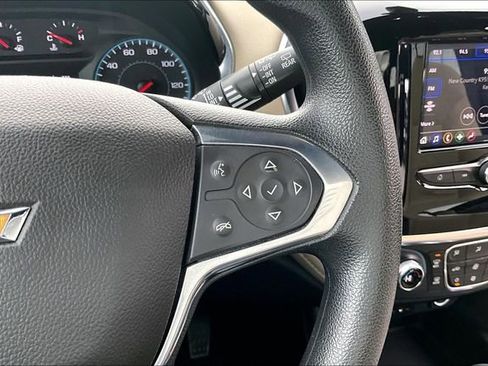 Used 2022 Chevrolet Traverse LS image 12