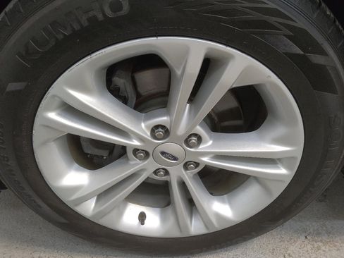 Used 2017 Ford Taurus SE FWD image 31
